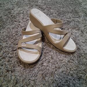 Crocs Women's Slide Sandal Beige Tan Size 10 Slip On Open Toe